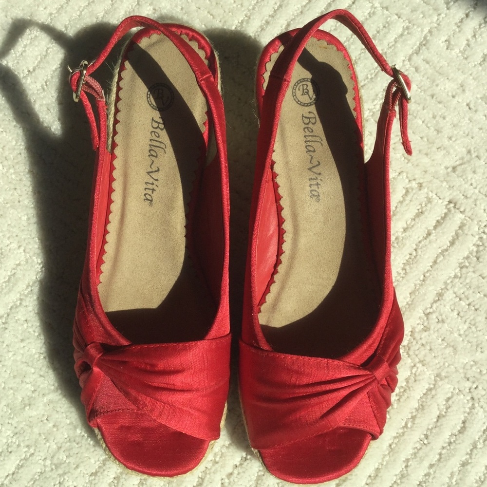 Bella Vita Red “Sangria Too” Espadrilles  8N